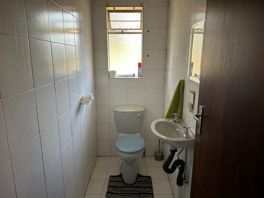 2 Bedroom Property for Sale in Oos Einde North West